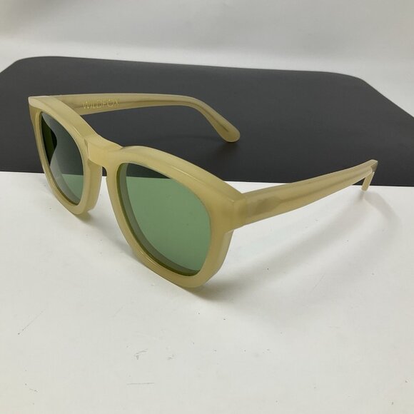 WILDFOX Sunglasses - Classic Fox  Sunglasses main image 4